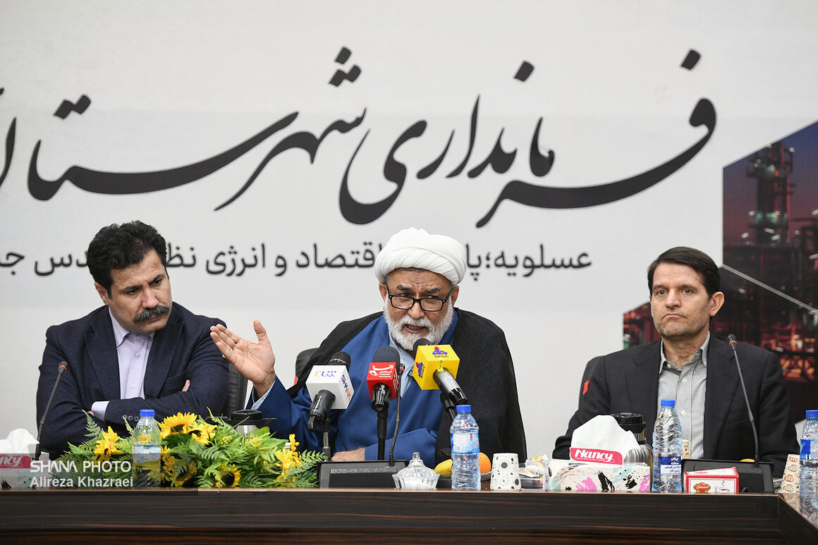 نشست شورای توسعه و برنامه‌ریزی شهرستان عسلویه 6