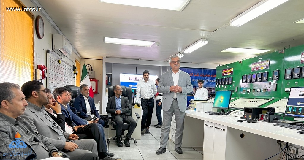 بازدید+ اعضای کمیسیون قضایی مجلس شورای اسلامی + قضات عالی‌رتبه کشور + پایانه نفتی خارگ+مهدی مهرانگیز، مدیرکل دادگستری استان بوشهر + جعفر پورکبگانی، نماینده مردم بوشهر، گناوه، دیلم و خارگ 2