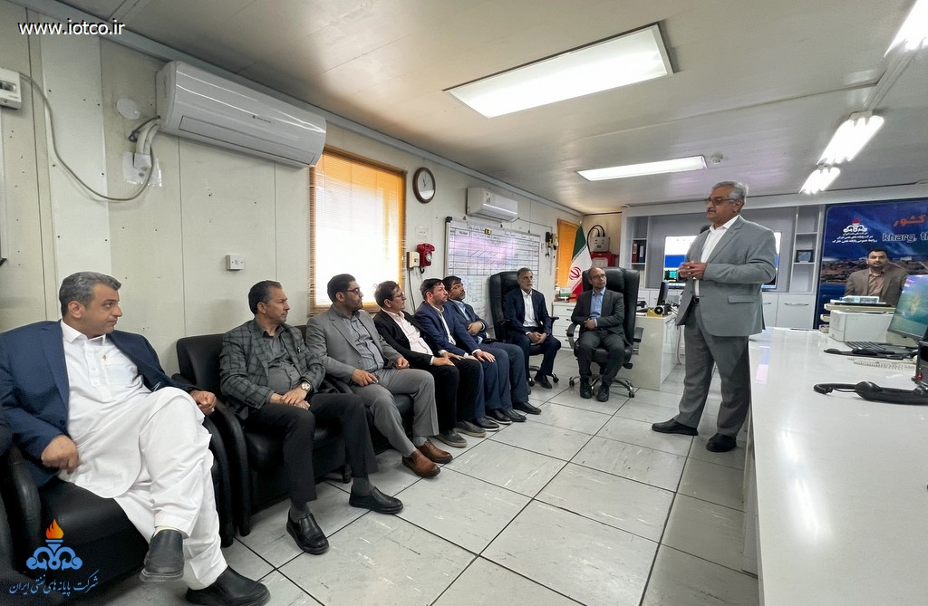 بازدید+ اعضای کمیسیون قضایی مجلس شورای اسلامی + قضات عالی‌رتبه کشور + پایانه نفتی خارگ+مهدی مهرانگیز، مدیرکل دادگستری استان بوشهر + جعفر پورکبگانی، نماینده مردم بوشهر، گناوه، دیلم و خارگ 3