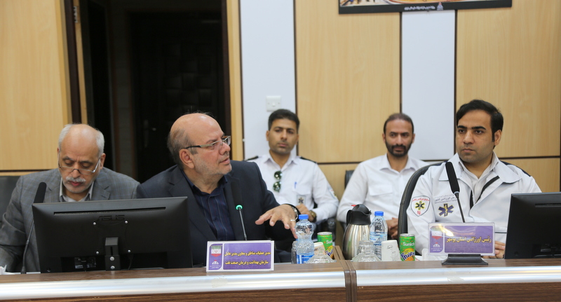 برگزاری نشست تخصصی بررسی مسائل سلامت و احصای نیازمندی‌های حوزه امداد، نجات و درمان در جزیره خارگ 8