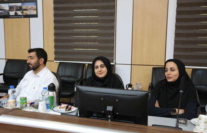 برگزاری نشست تخصصی بررسی مسائل سلامت و احصای نیازمندی‌های حوزه امداد، نجات و درمان در جزیره خارگ 12