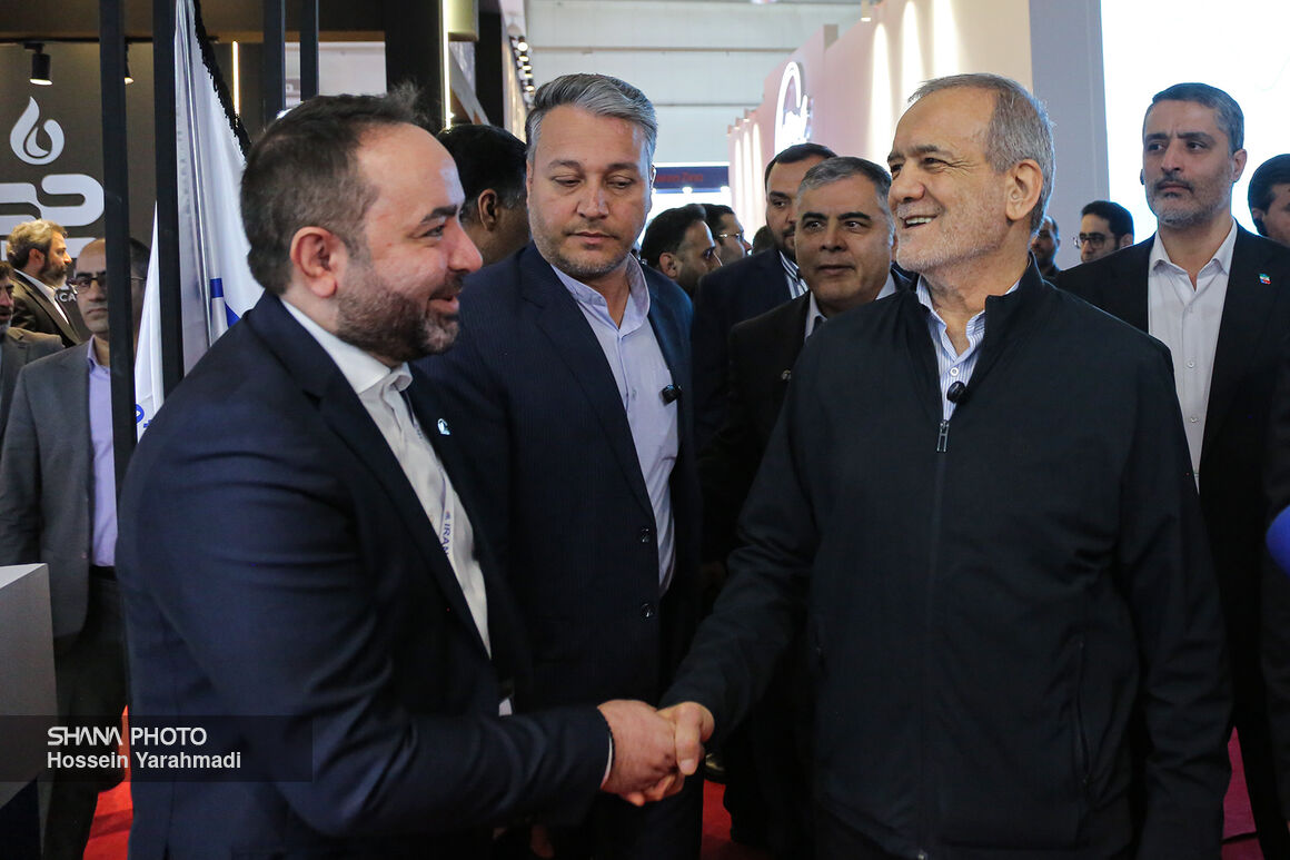 بازدید رئیس‌جمهوری از بیست‌ونهمین نمایشگاه نفت 4