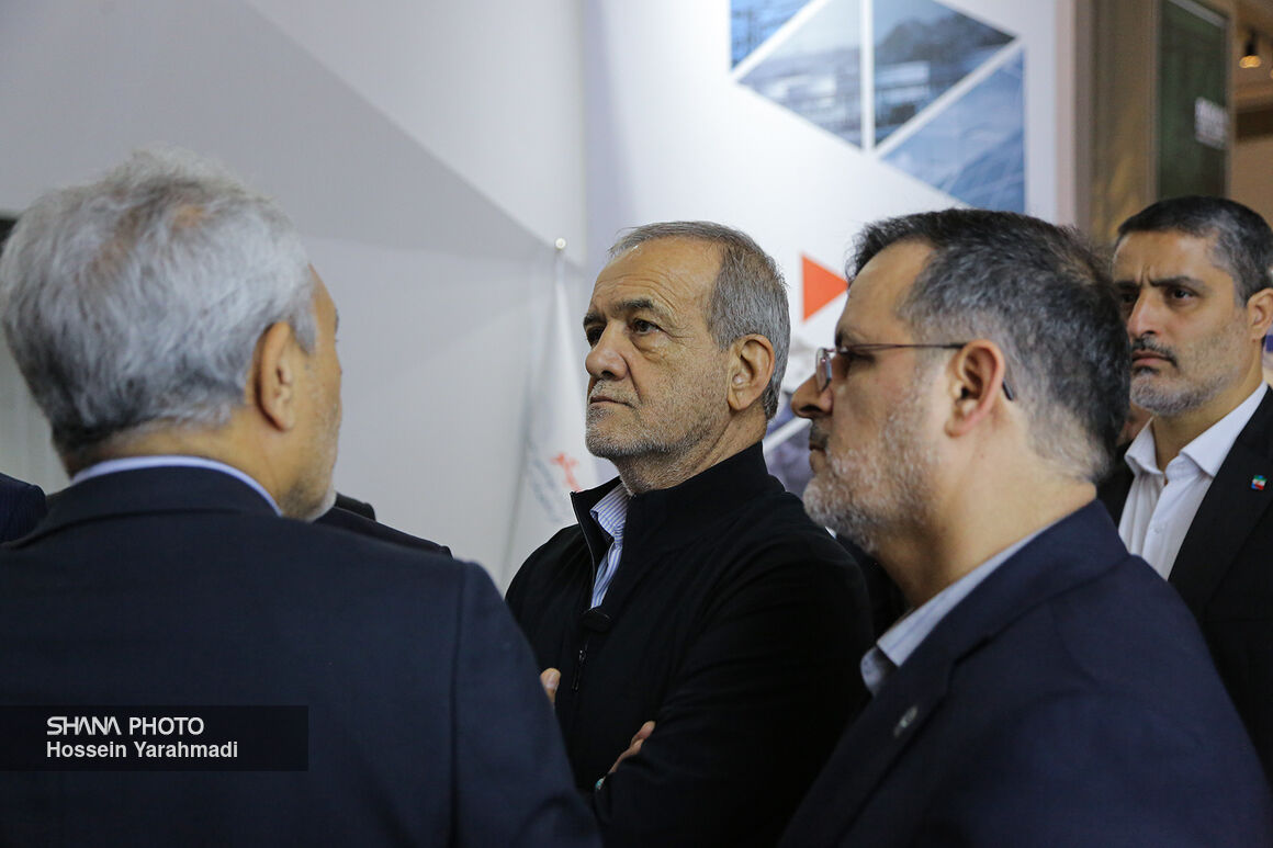 بازدید رئیس‌جمهوری از بیست‌ونهمین نمایشگاه نفت 11