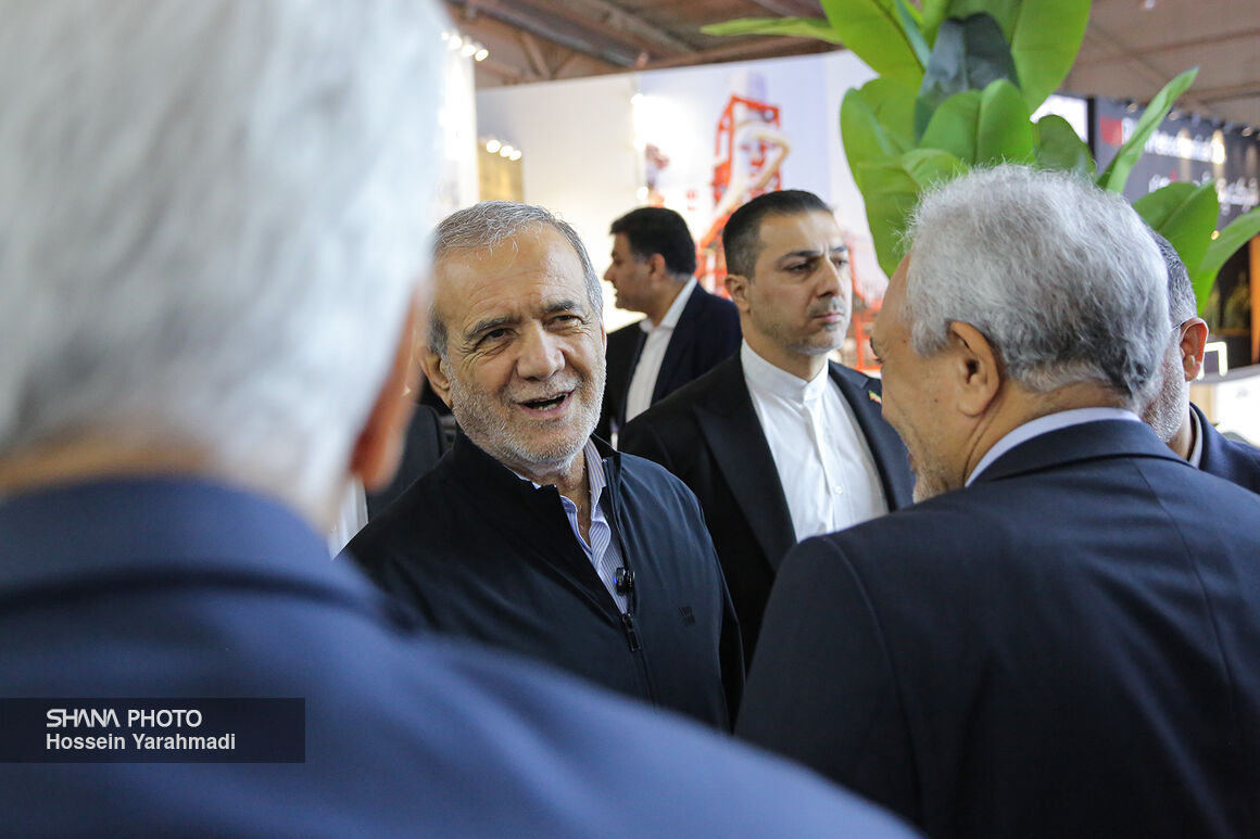 بازدید رئیس‌جمهوری از بیست‌ونهمین نمایشگاه نفت 15