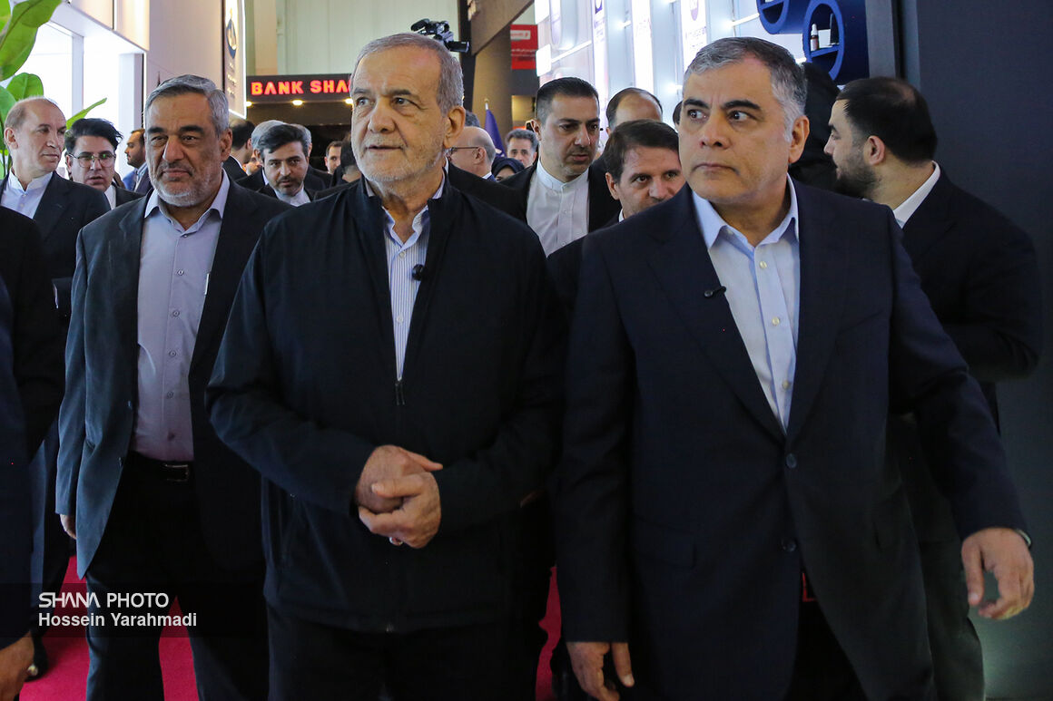 بازدید رئیس‌جمهوری از بیست‌ونهمین نمایشگاه نفت 2 4