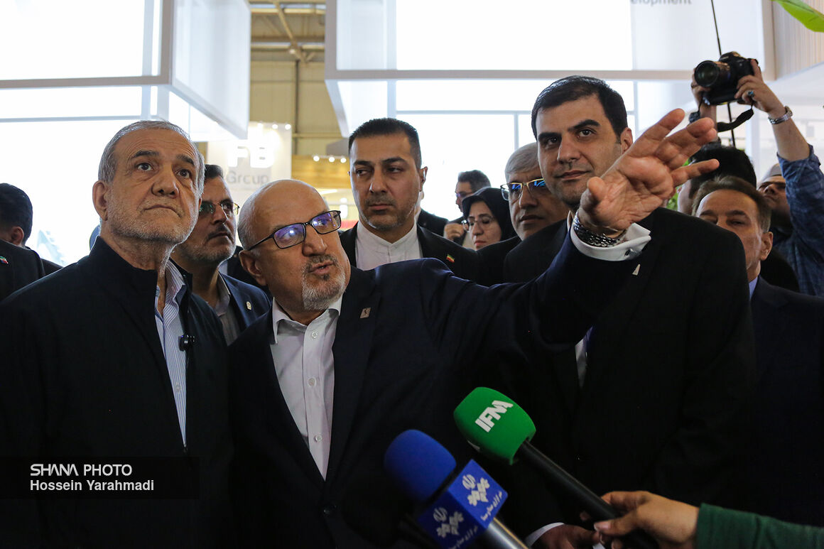 بازدید رئیس‌جمهوری از بیست‌ونهمین نمایشگاه نفت 2 6