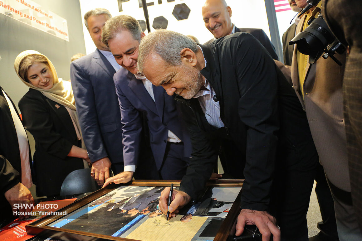 بازدید رئیس‌جمهوری از بیست‌ونهمین نمایشگاه نفت 2 11