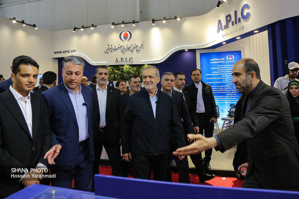 بازدید رئیس‌جمهوری از بیست‌ونهمین نمایشگاه نفت 2 14