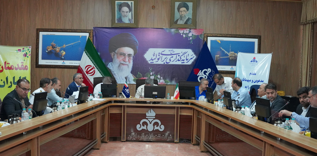 نشست تخصصی بررسی چالش‌های عملیاتی و زیرساختی پایانه‌های نفتی+ بورد + اسدروز 7