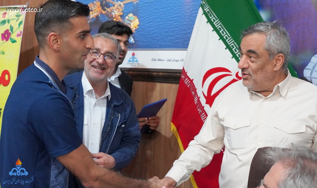 حمید بورد+ عباس اسدروز، مدیرعامل شرکت پایانه‌های نفتی ایران، وحید عرب‌زاده،+ هندبال ساحلی  3