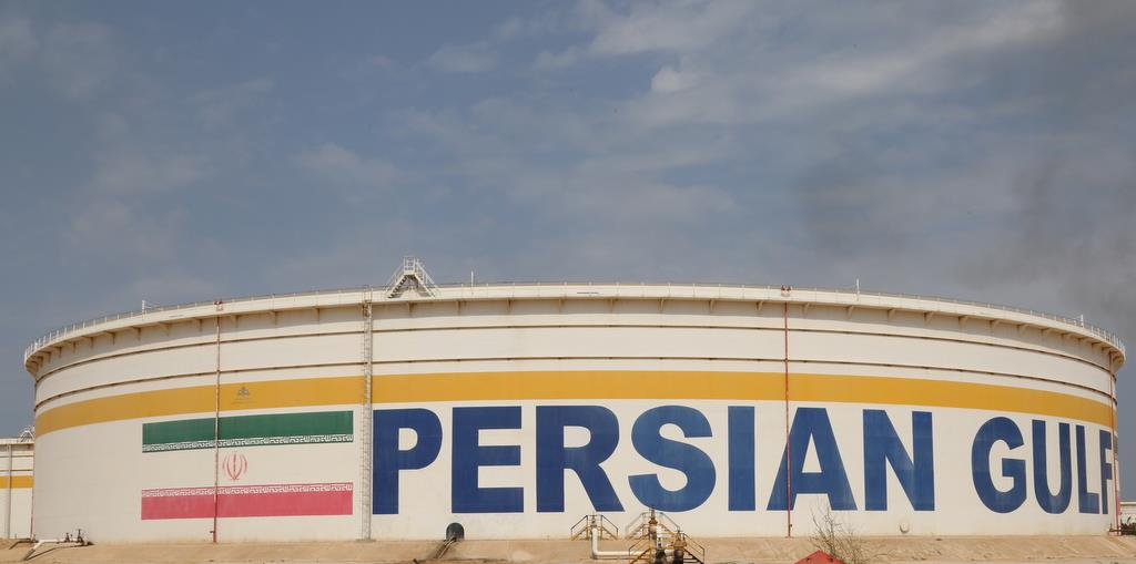 نوسازی مخازن شماره ۲۵ و ۲۶ در پایانه نفتی خارگ