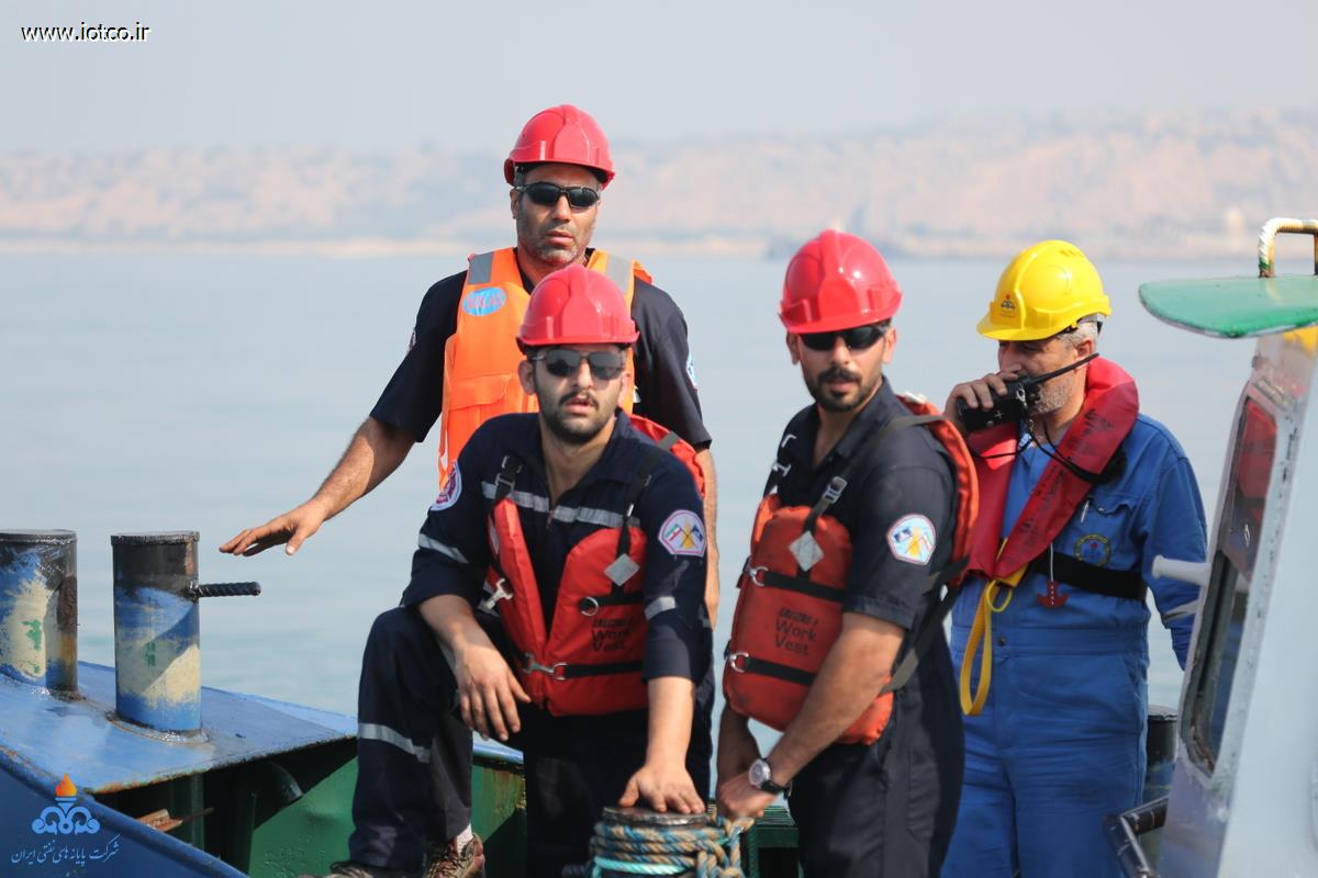 مانور مقابله با آلودگی نفتی + پایانه نفتی خارگ  17