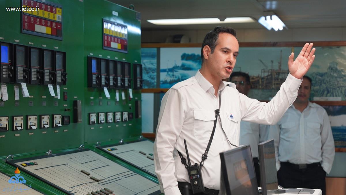 بازدید علمی دانشجویان دانشگاه عالی دفاع ملی +پایانه نفتی خارگ 15