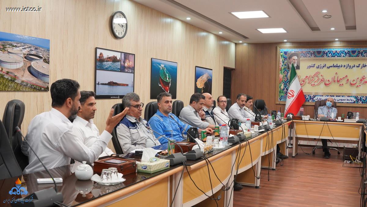 نشست بررسی وضعیت عملیاتی و نگهداشت تاسیسات در پایانه نفتی خارگ 12