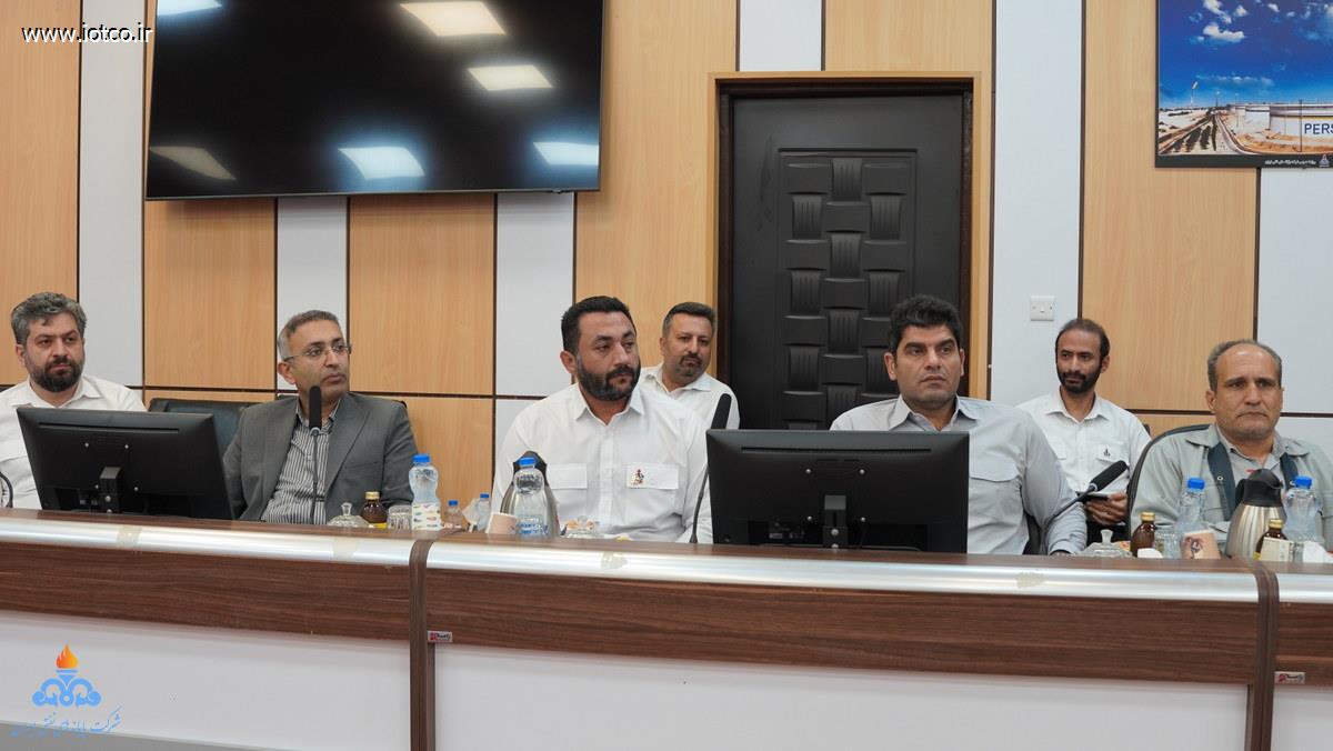 عباس اسدروز + مدیرعامل +شرکت پایانه‌های نفتی ایران +نشست با مدیران + رؤسای پایانه نفتی خارگ 32
