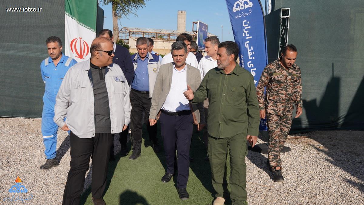 بازدید مدیر پایانه نفتی خارگ+نمایشگاه دائمی بسیج 12