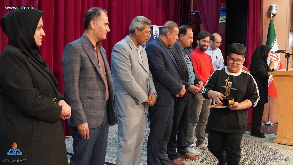 برگزاری نمایشگاه دستاوردهای رباتیک و فناوری نوین در جزیره خارگ 15