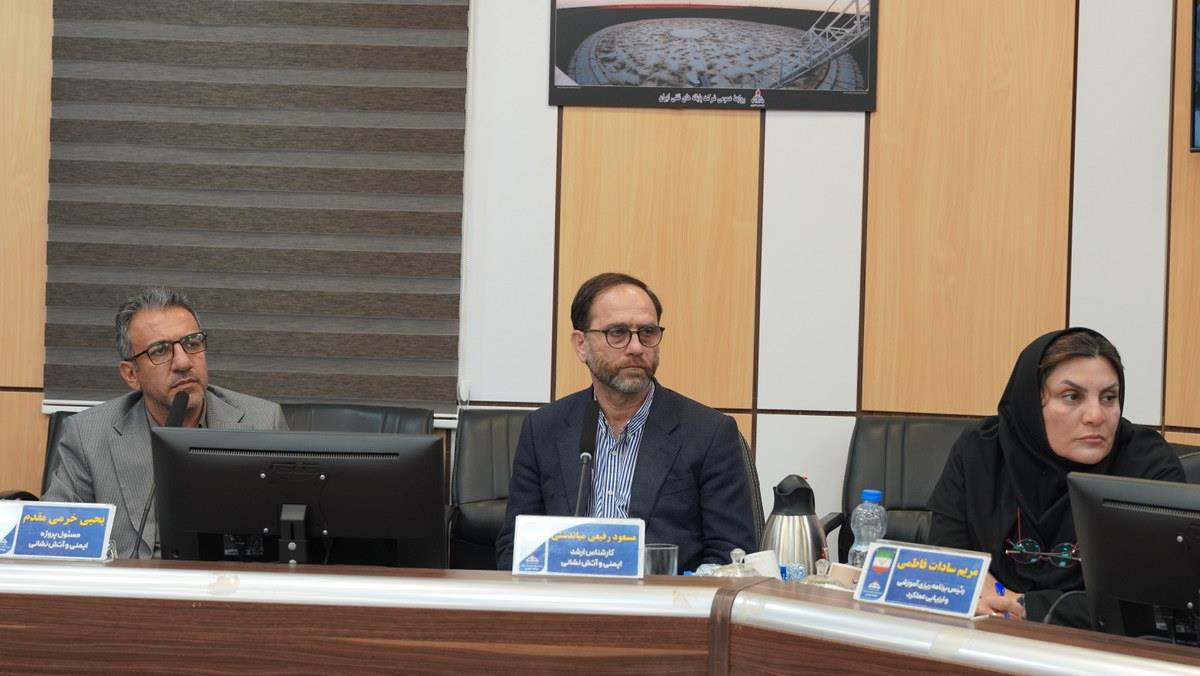 نشست + مدیرکل HSE وزارت نفت + مدیر HSE پدافند غیرعامل و مدیریت بحران شرکت ملی نفت ایران+جزیره خارگ+شهرام احمدی + علیرضا نجومی 13