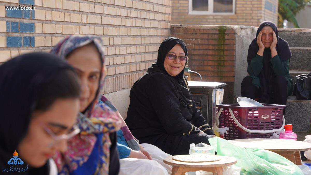 جشنواره نان محلی + نمایشگاه آثار هنری +دهه فجر +جزیره خارگ  32