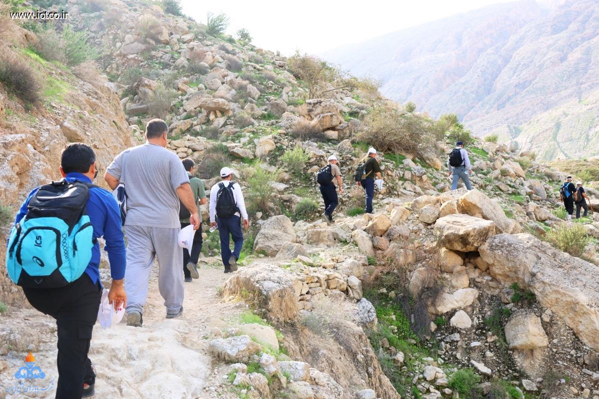 صعود بسیجیان پایانه میعانات گازی پارس جنوبی به ارتفاعات بیرمی 2