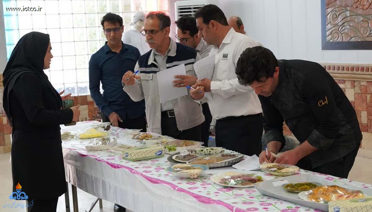 برگزاری جشنواره پخت کیک و شیرینی و جشنواره پخت غذای محلی در پایانه نفتی خارگ 24