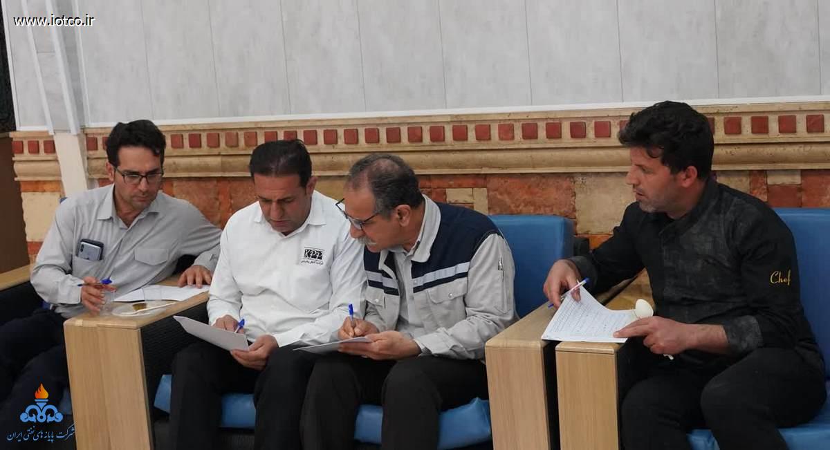 برگزاری جشنواره پخت کیک و شیرینی و جشنواره پخت غذای محلی در پایانه نفتی خارگ 16