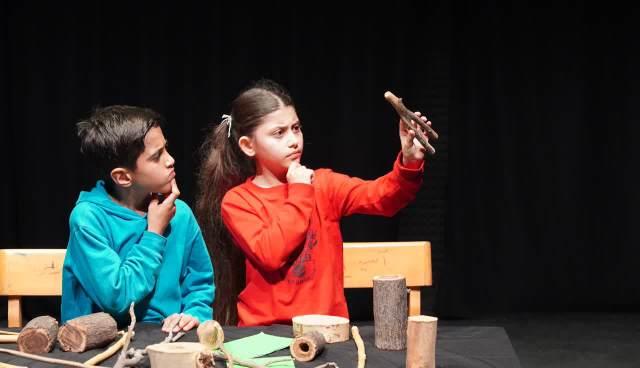 نمایش‌های اجرا شده در دوازدهمین جشنواره تئاتر «کودک و نوجوان» جزیره خارگ 27