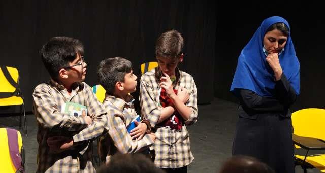 نمایش‌های اجرا شده در دوازدهمین جشنواره تئاتر «کودک و نوجوان» جزیره خارگ 9