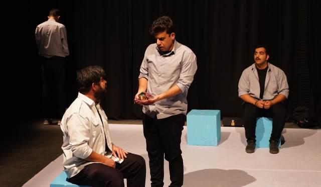 نمایش‌های اجرا شده در دوازدهمین جشنواره تئاتر «کودک و نوجوان» جزیره خارگ 3