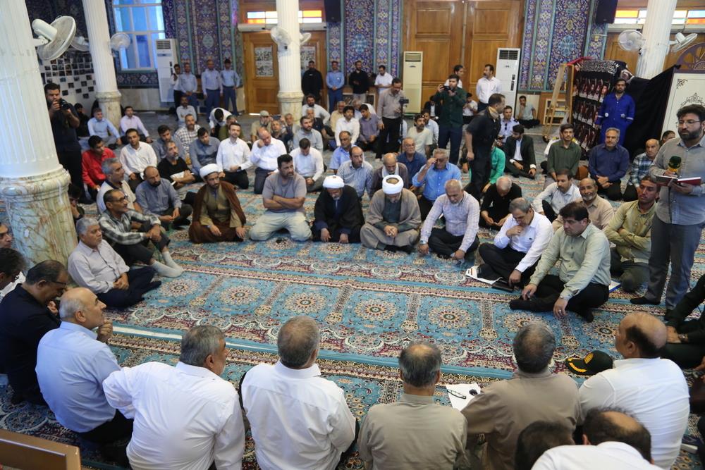 لی نیکزاد، نایب‌رئیس مجلس شورای اسلامی به همراه  حمید بورد، مدیرعامل شرکت ملی نفت ایران، جعفر پورکبگانی، نماینده مردم بوشهر، گناوه، دیلم و خارگ در مجلس شورای اسلامی، عباس اسدروز، مدیرعامل شرکت پایانه‌های نفتی ایران  9