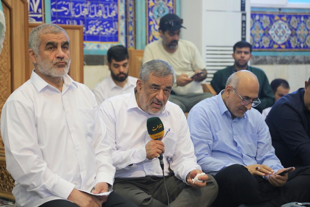 لی نیکزاد، نایب‌رئیس مجلس شورای اسلامی به همراه  حمید بورد، مدیرعامل شرکت ملی نفت ایران، جعفر پورکبگانی، نماینده مردم بوشهر، گناوه، دیلم و خارگ در مجلس شورای اسلامی، عباس اسدروز، مدیرعامل شرکت پایانه‌های نفتی ایران  5