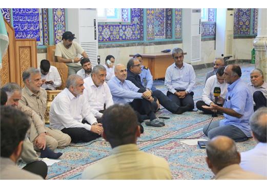  دیدار صمیمانه نائب رییس مجلس شورای اسلامی و مدیرعامل شرکت ملی نفت ایران با ساکنان بومی خارگ