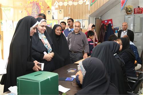 حضور پرشور مردم جزیره خارگ در یازدهمین دوره انتخابات مجلس شورای اسلامی/گزارش تصویری 1