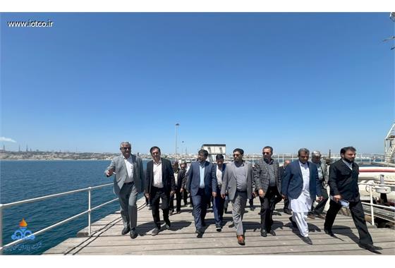 بازدید+ اعضای کمیسیون قضایی مجلس شورای اسلامی + قضات عالی‌رتبه کشور + پایانه نفتی خارگ+مهدی مهرانگیز، مدیرکل دادگستری استان بوشهر + جعفر پورکبگانی، نماینده مردم بوشهر، گناوه، دیلم و خارگ 6