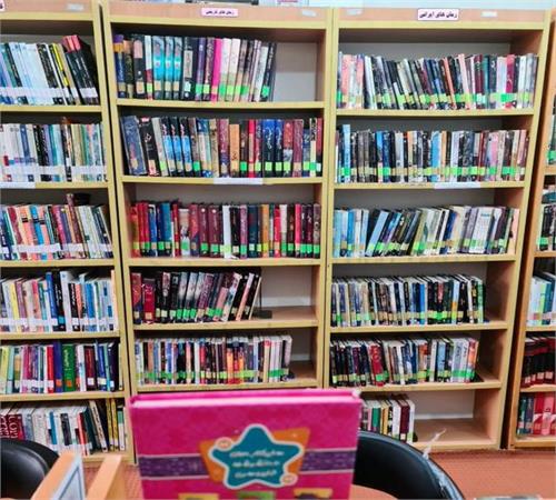 اهدای 130جلد کتاب به کتابخانه‌ عمومی جزیره خارگ