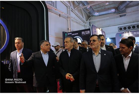 بازدید رئیس‌جمهوری از بیست‌ونهمین نمایشگاه نفت 17