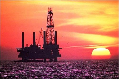 تولیدکنندگان نفت برای دستیابی به توافق ٦ ماهه رایزنی می کنند