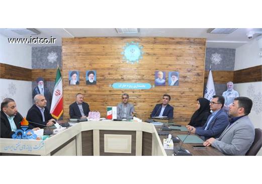  عباس اسدروز، چهره ماندگار جزیره خارک شد؛ تقدیر از مدیرعامل شرکت پایانه‌های نفتی ایران به دلیل خدمات برجسته در توسعه منطقه و